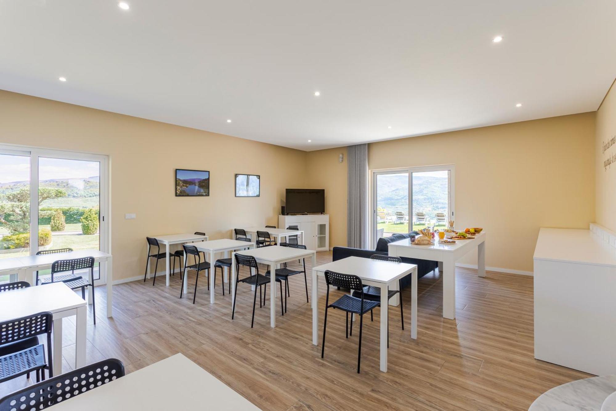 Spacious Villa Pool & Douro View By Host Wise Santa Marinha do Zezere ภายนอก รูปภาพ