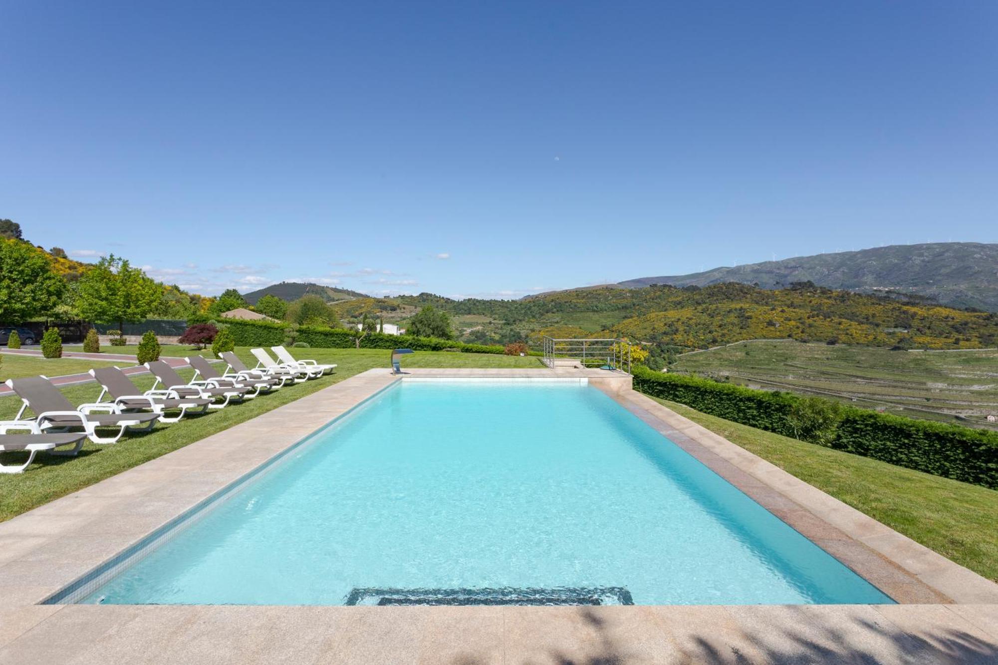 Spacious Villa Pool & Douro View By Host Wise Santa Marinha do Zezere ภายนอก รูปภาพ