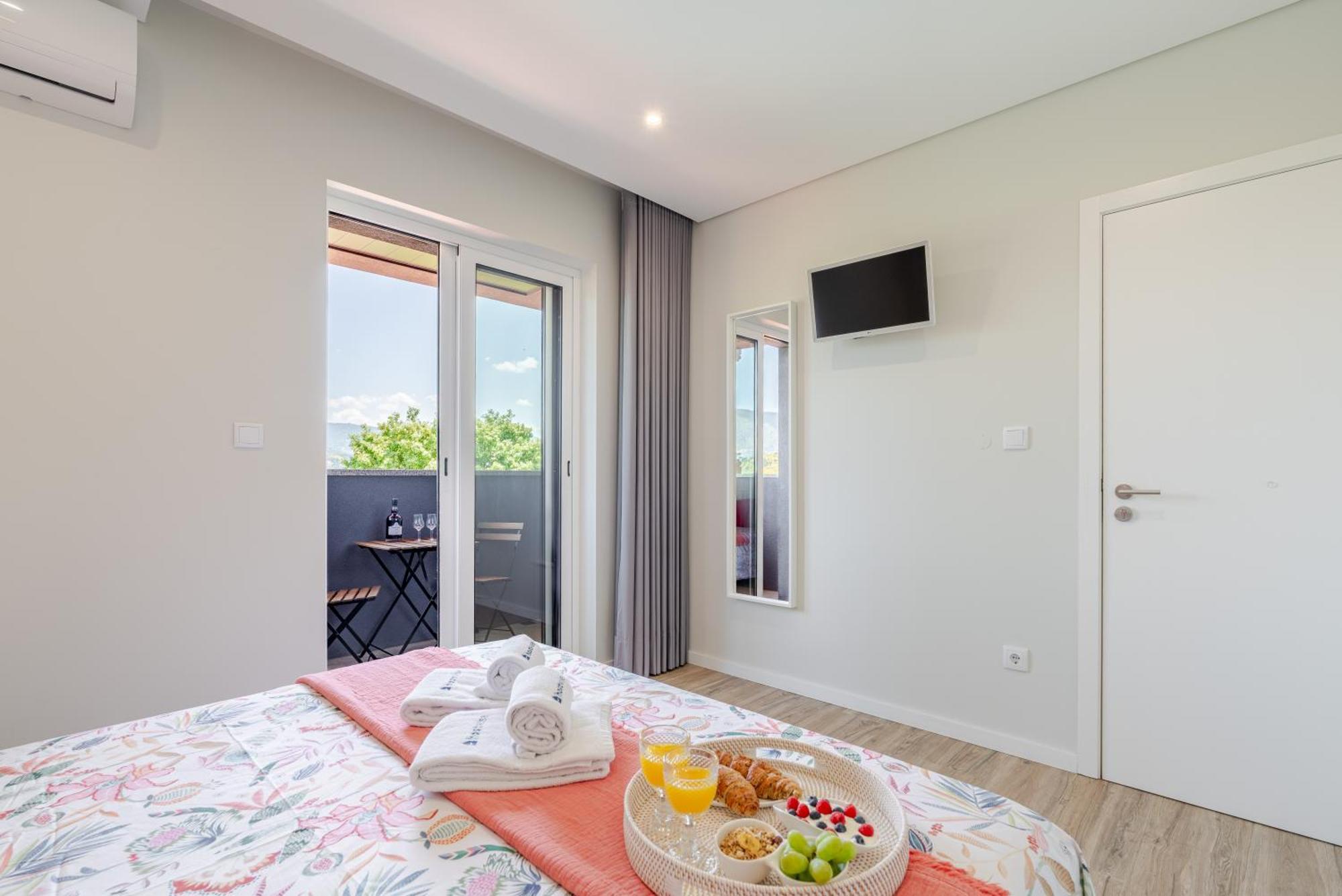 Spacious Villa Pool & Douro View By Host Wise Santa Marinha do Zezere ภายนอก รูปภาพ